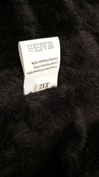 Abrigo negro con forro interior de pelo