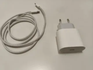 Cargador Apple USB-C 20W iPhone 15 Pro