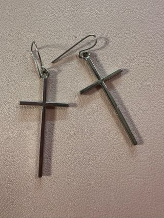 Pendientes de cruz bisutería plateados