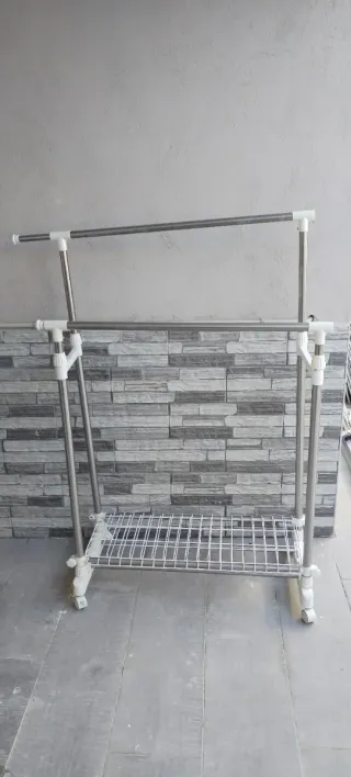 Perchero Metálico Doble con Ruedas