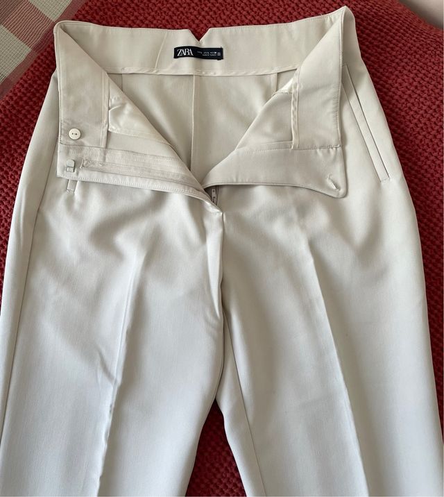 Pantalón beige de Zara