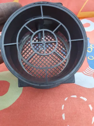 Caudalímetro BMW con referencia 5WK9605.