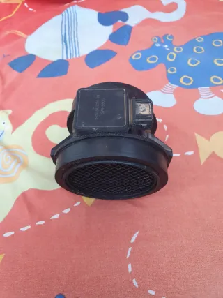 Caudalímetro BMW con referencia 5WK9605.