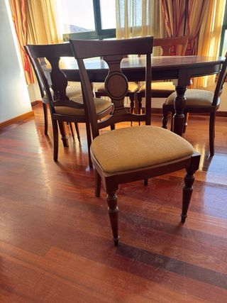 Mesa de comedor ovalada y 6 sillas