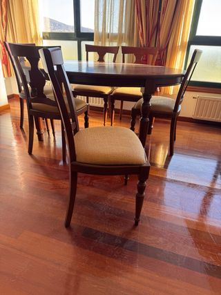Mesa de comedor ovalada y 6 sillas