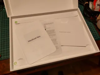 Caja MacBook Neo Apple Gris