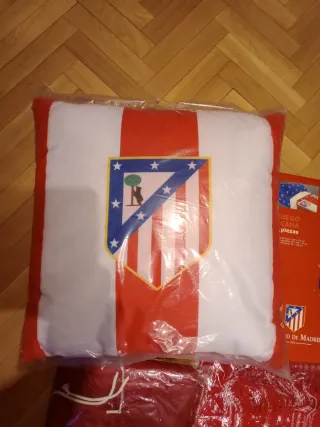 Atleti: Cojín, Sábanas, Chubasquero y Bufanda