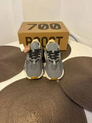 Adidas Yeezy Boost 700 Talla 42