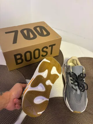 Adidas Yeezy Boost 700 Talla 42