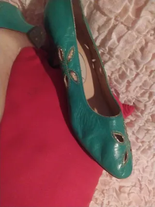 Scarpe Monasterolo Verdi con Dettagli Oro