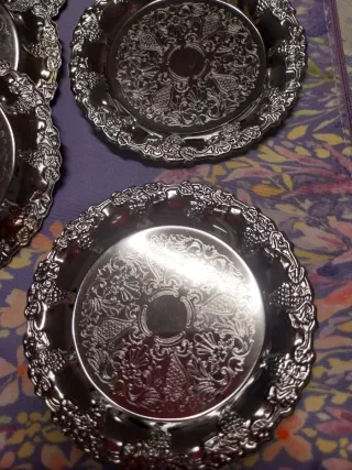 Juego 6 bandejas plateadas decoradas