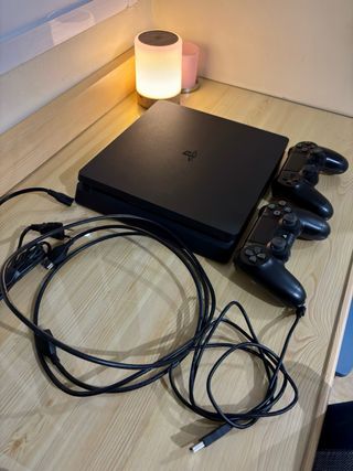 PS4 (PlayStation 4) Negra + 2 Mandos