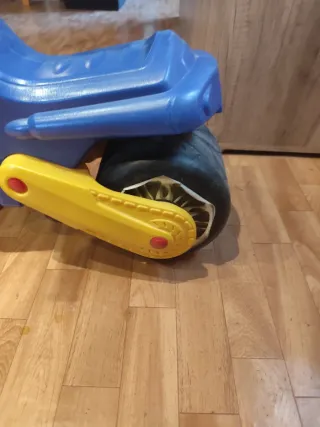 Moto infantil Molto azul y amarilla