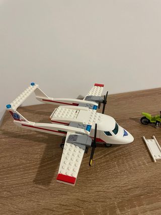 Lego CITY 60116 Avión Ambulancia