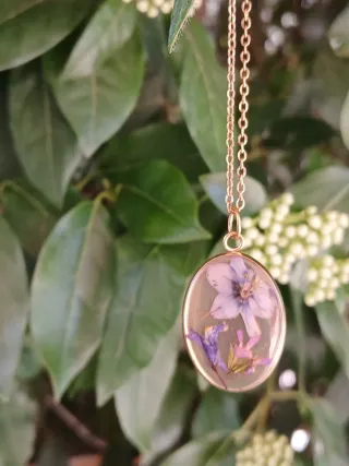 Colgante flores naturales moradas
