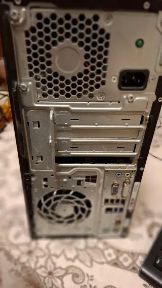 Hp M490 MT Torre Negra