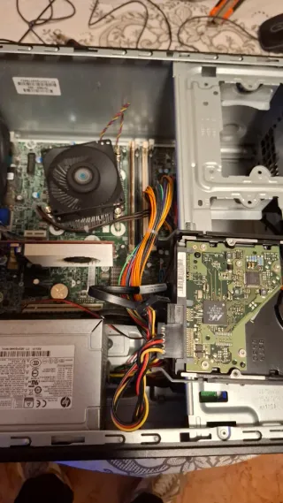 Hp M490 MT Torre Negra