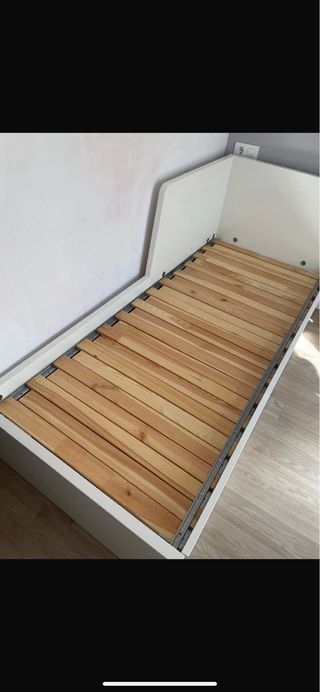 Cama Diván Ikea Blanca y Rosa