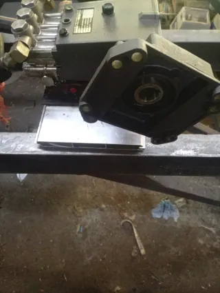 Manguera y bomba de alta presión