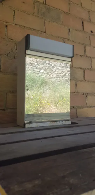 Armadio metallico con porta in vetro