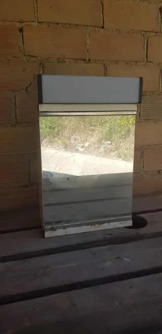 Armadio metallico con porta in vetro