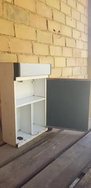 Armadio metallico con porta in vetro