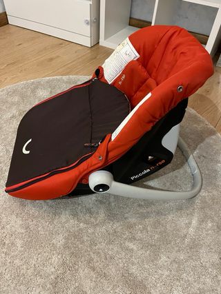 Capazo bebé color naranja.