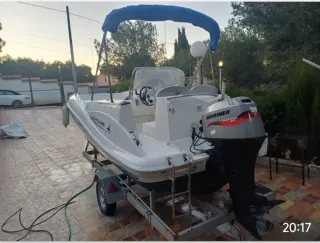 Embarcación Quiksilver 505 con remolque