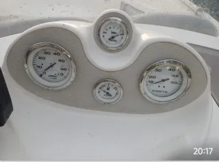 Embarcación Quiksilver 505 con remolque