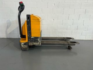 Transpaleta Jungheinrich EJE 220R 2000kg