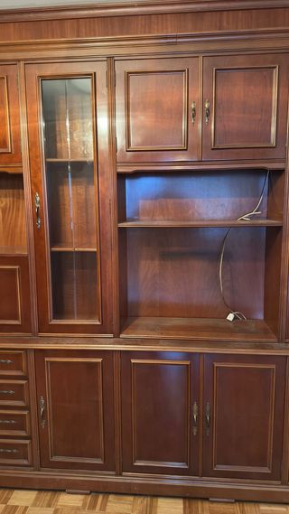 Mueble de salón madera y cristal