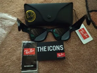 Ray-Ban Mega Wayfarer RB0840F en color negro.