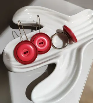 Conjunto Bisutería Botones Rojos y Anillo