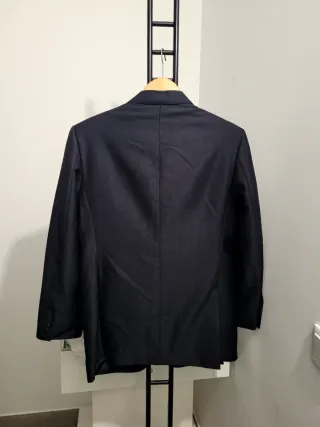 Elegante traje negro para hombre