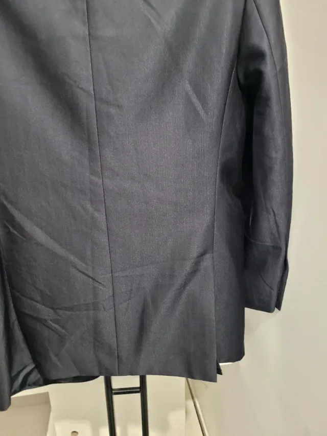 Elegante traje negro para hombre