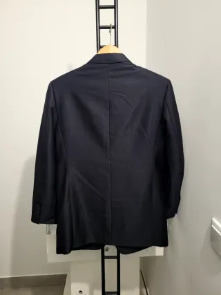 Elegante traje negro para hombre