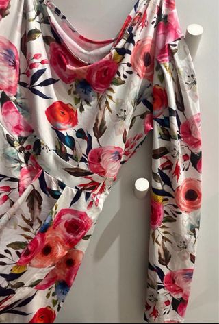 Vestido asimétrico estampado flores