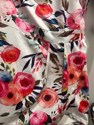 Vestido asimétrico estampado flores