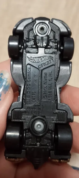 Coche Hot Wheels Dorado Batmobile