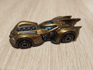 Coche Hot Wheels Dorado Batmobile