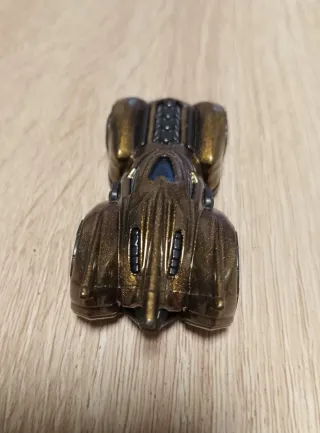 Coche Hot Wheels Dorado Batmobile