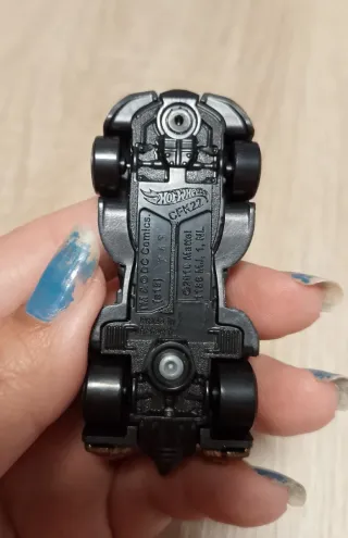 Coche Hot Wheels Dorado Batmobile