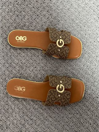 Sandalias GUESS talla 38 -nuevas