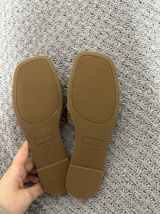 Sandalias GUESS talla 38 -nuevas