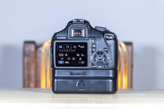 Canon 1100D + Obiettivo EF-S 18-55mm III + Battery