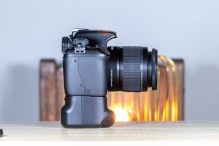 Canon 1100D + Obiettivo EF-S 18-55mm III + Battery