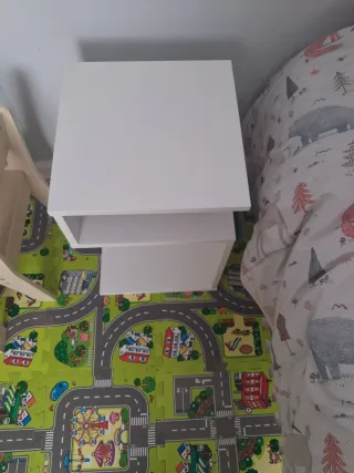 Mesita de noche moderna blanca