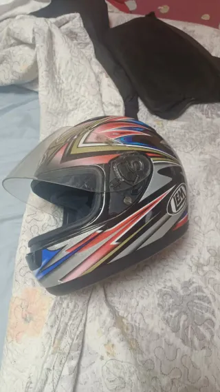 Casco de moto LEM azul, rojo y plateado
