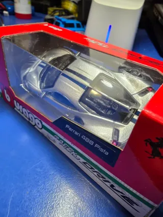 Modellino bburago ferrari 488 pista scala 1:64
