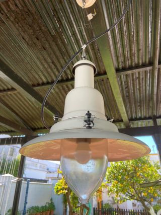 Lámpara colgante industrial blanca